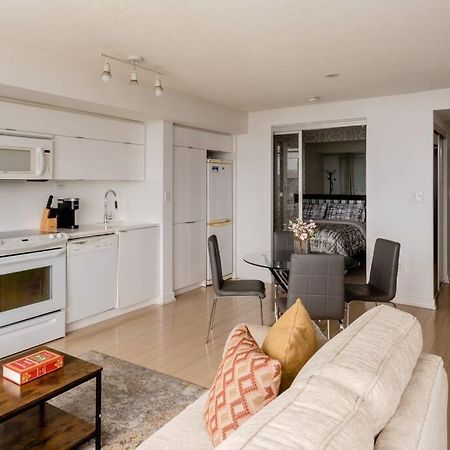 Stylish Downtown Lakeview Condo - One Free Parking Toronto Ngoại thất bức ảnh